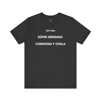 SOY UNA SÚPER HERMANA, CHINGONA Y CHULA - Camiseta Divertida en Español | (GAROZÉ) Edición Especial