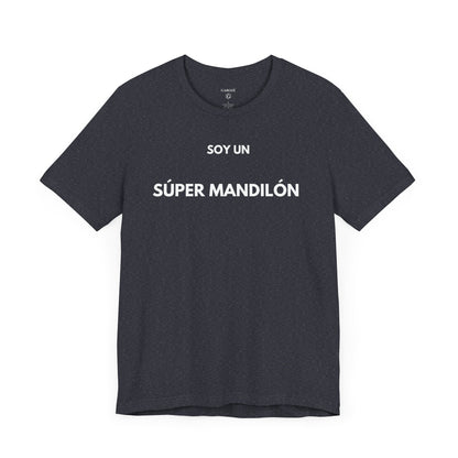 SOY UN SÚPER MANDILÓN — Camiseta Divertida en Español | (GAROZÉ)