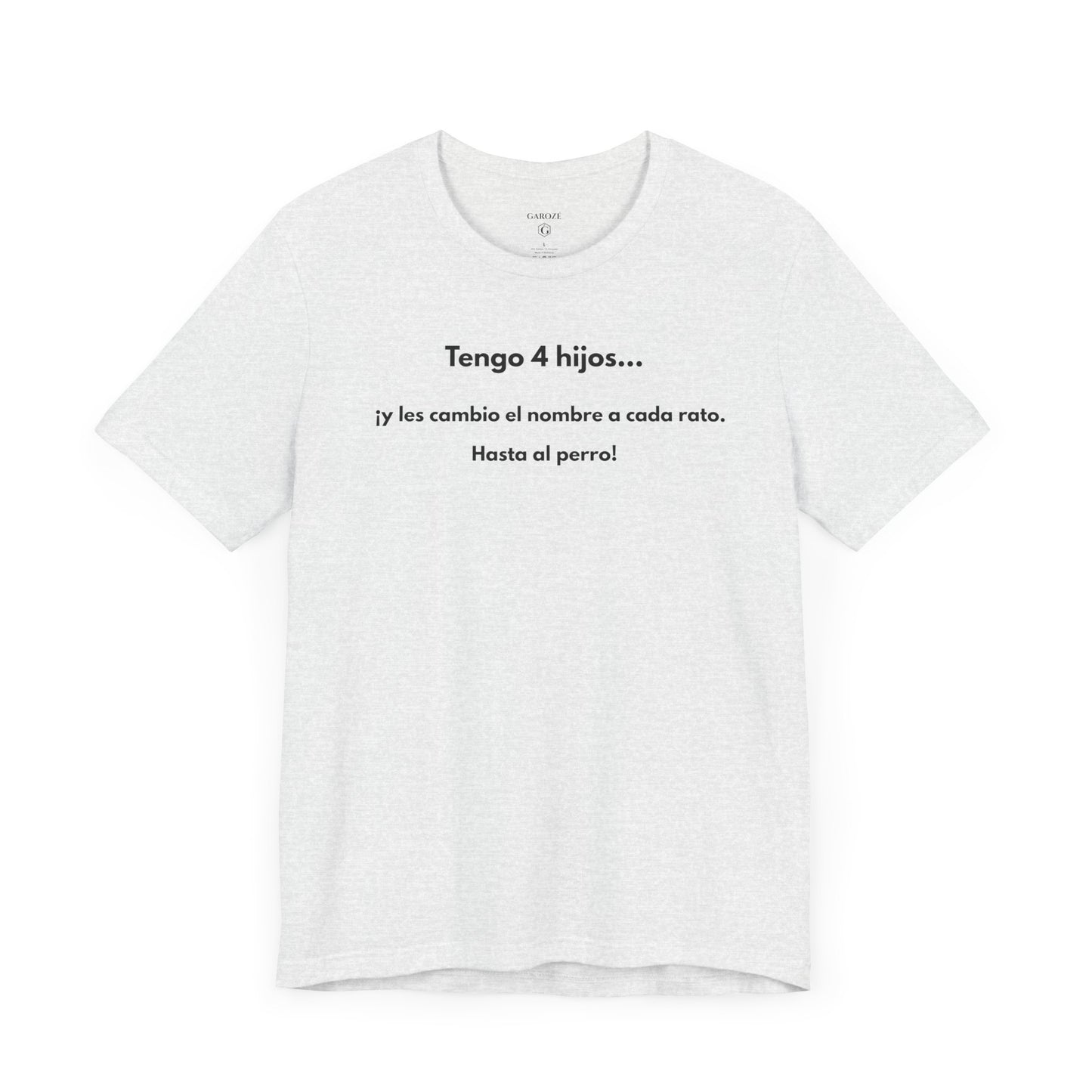 TENGO 4 HIJOS Y LES CAMBIO EL NOMBRE (¡HASTA AL PERRO!) - Camiseta Divertida en Español | (GAROZÉ) Edición Especial