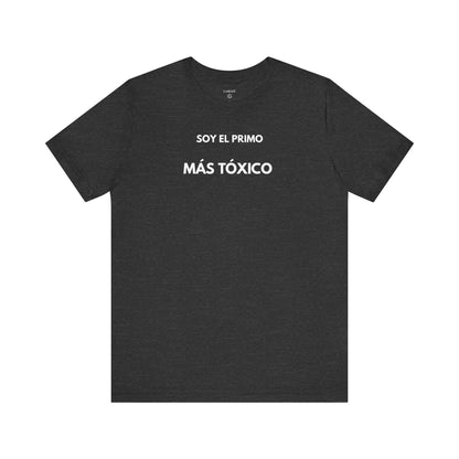 SOY EL PRIMO MÁS TÓXICO - Camiseta Divertida en Español | (GAROZÉ) Edición Especial