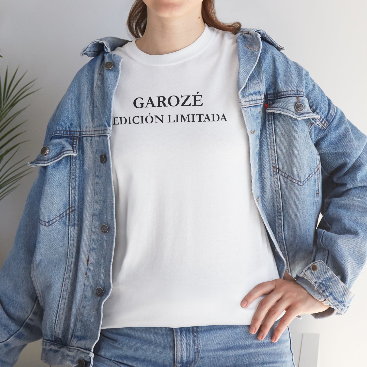 GAROZÉ Embroidered Tee — Día | GAROZÉ