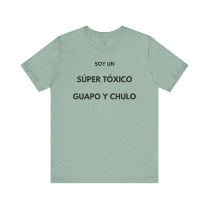 SOY UN SÚPER TÓXICO, GUAPO Y CHULO - Camiseta Divertida en Español | GAROZÉ Edición Especial