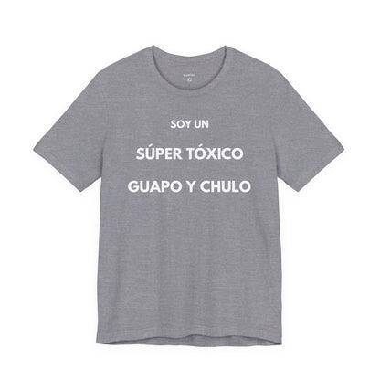 SOY UN SÚPER TÓXICO, GUAPO Y CHULO - Camiseta Divertida en Español | GAROZÉ Edición Especial