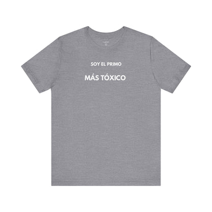 SOY EL PRIMO MÁS TÓXICO - Camiseta Divertida en Español | (GAROZÉ) Edición Especial