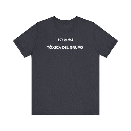 SOY LA MÁS TÓXICA DEL GRUPO - Camiseta Divertida en Español | GAROZÉ Edición Especial